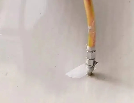 昆都仑瓷砖空鼓维修公司专业解答在瓷砖铺贴过程中，如果使用的砂料过粗（如全部使用了粗砂），可能会导致以下问题